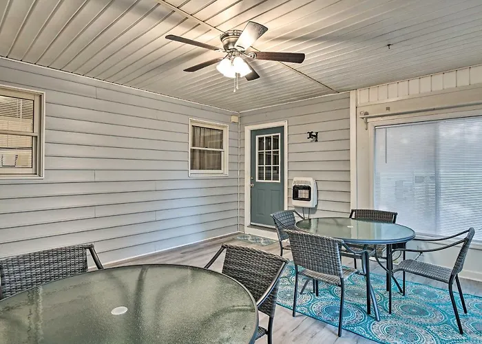 < 1 Mi To Downtown Lillington: Home W/ Deck