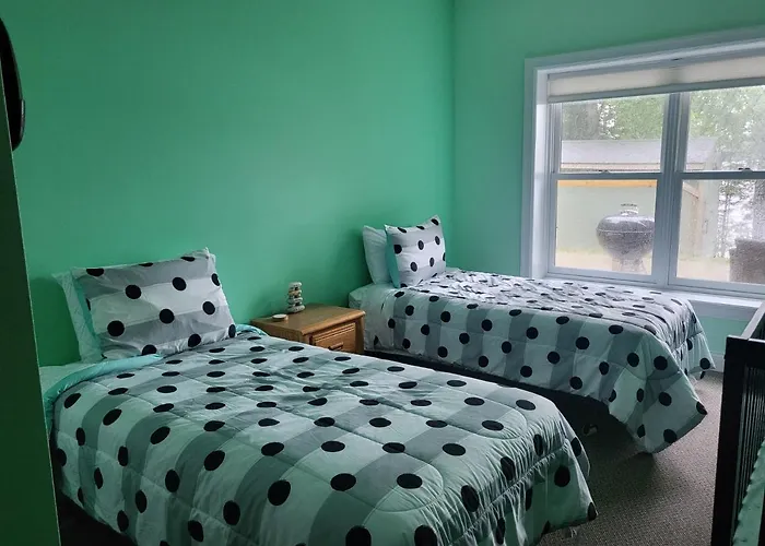 Crescent Lakehouse - Surf, Ski And Serenity