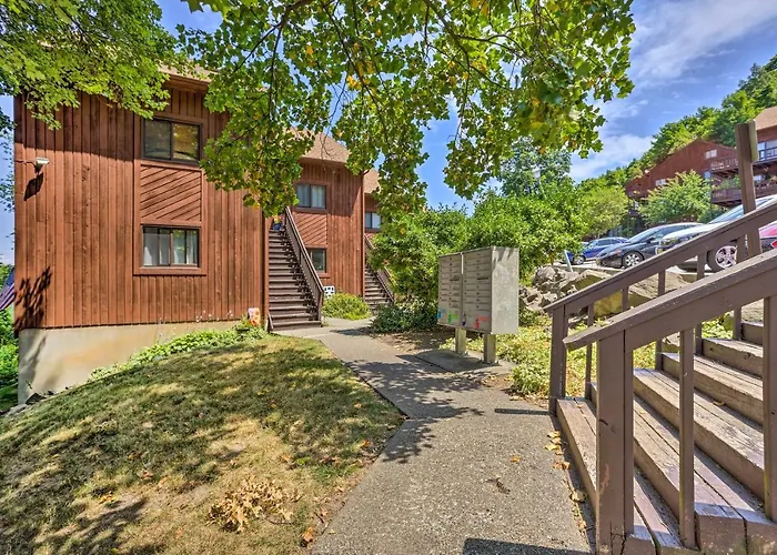 Sun-Lit Vernon Condo < 2 Mi To Ski Resort!