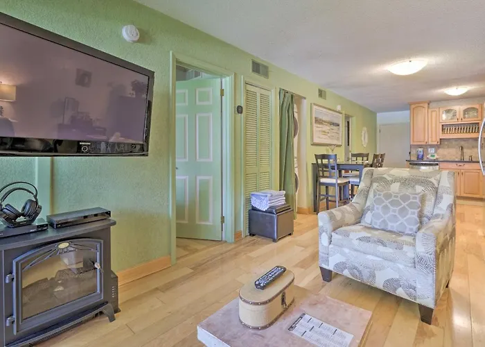 Sunroom + Beach Access: Hilton Head Condo