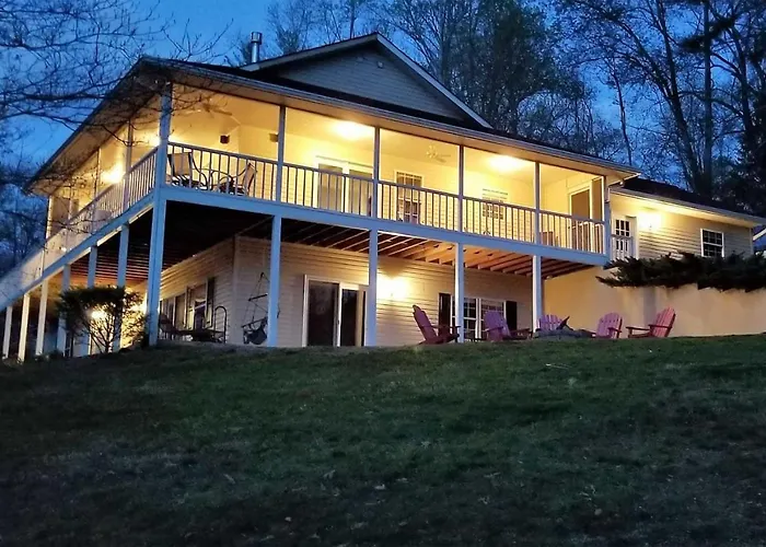 Lake Chatuge Retreat W/ Dock & Mtn Views!