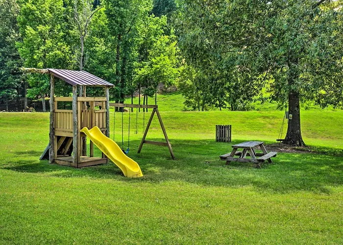 The Bunkhouse At Kudzu Cove Cabins Resort
