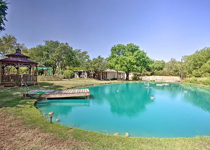 Lovely Pottsboro Home W/ Patio & Fire Pits!