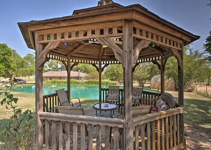 Lovely Pottsboro Home W/ Patio & Fire Pits!