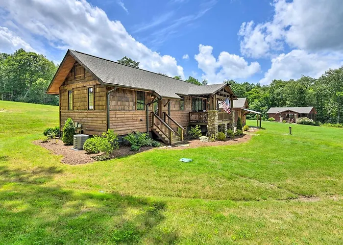 Hike, Ski & More! Pet-Friendly Home In Glenville