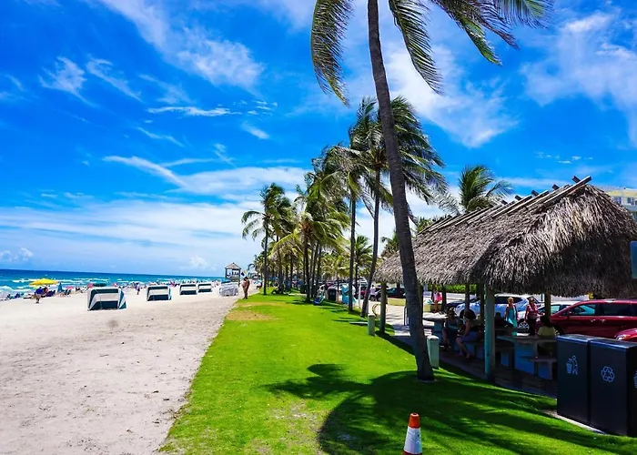 Paradise Awaits! Beach, King Bed, Private Yard & Workspace