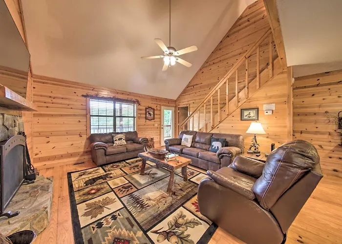 Rustic Young Harris Cabin W/ Fire Pit & Views