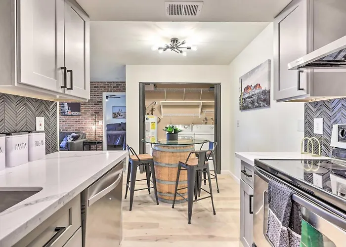 1 Mi To Dtwn Chandler: Townhome W/ Community Pool