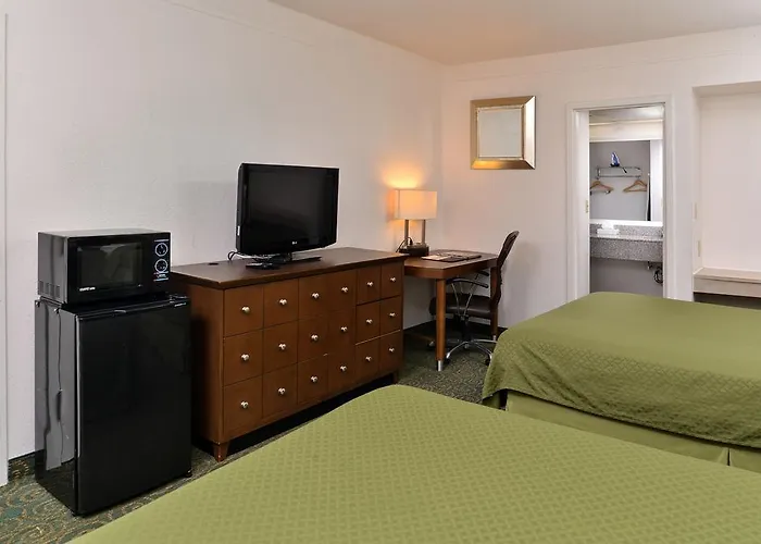 Econo Lodge North Austin
