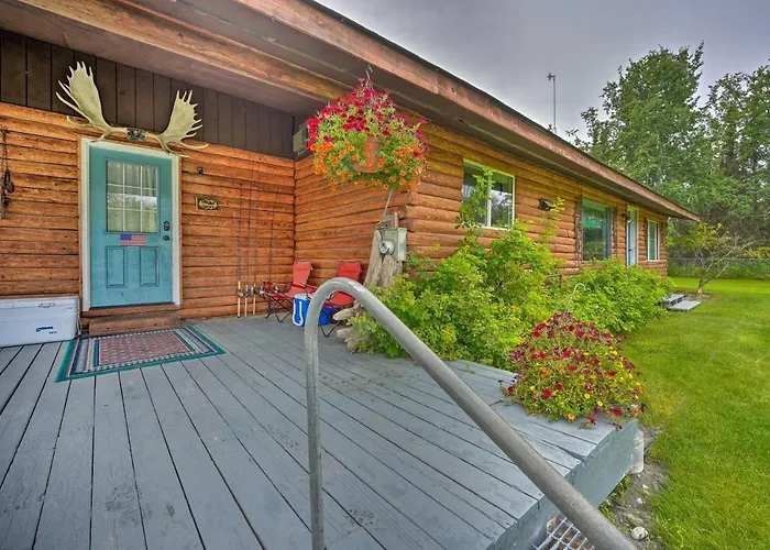 Near Kenai River: 'Angler'S Escape' In Soldotna