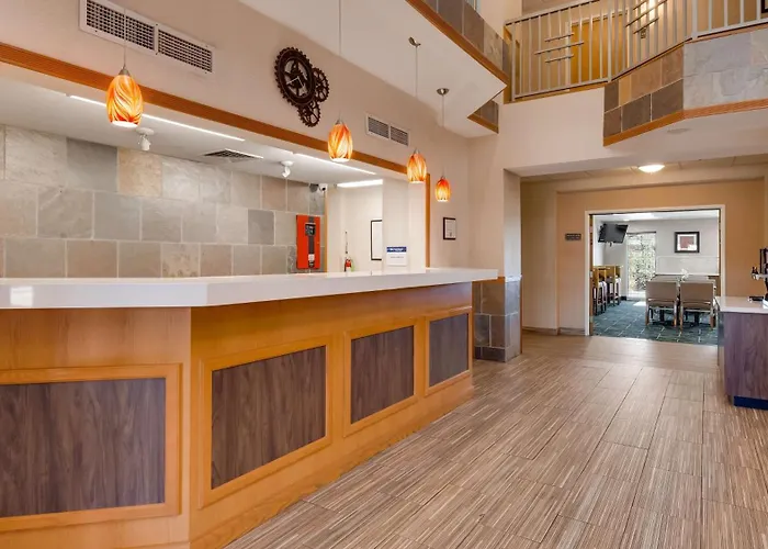 Best Western Plus Gateway Inn&Suites - Aurora