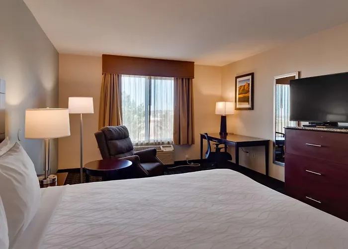 Best Western Plus Gateway Inn & Suites - Aurora