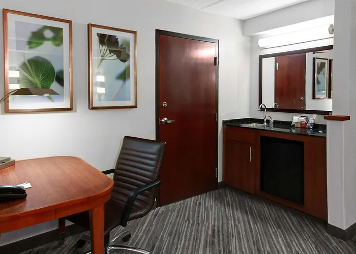 Hyatt Place Pittsburgh Airport - Robinson Mall