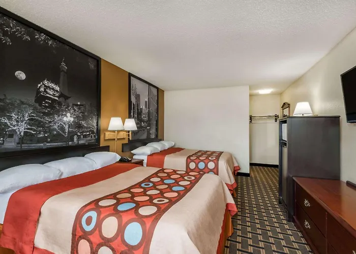 Super 8 By Wyndham Indianapolis/Ne/Castleton Area