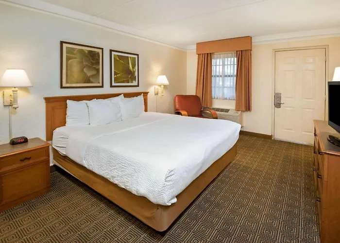 La Quinta Inn By Wyndham San Antonio Market Square