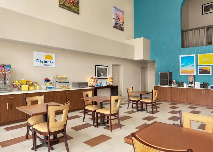 Days Inn & Suites By Wyndham Savannah Midtown