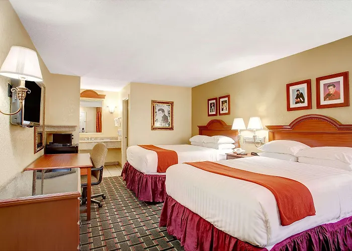 Days Inn By Wyndham Memphis At Graceland
