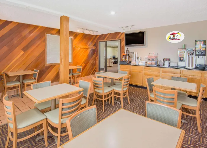 Super 8 By Wyndham Knoxville