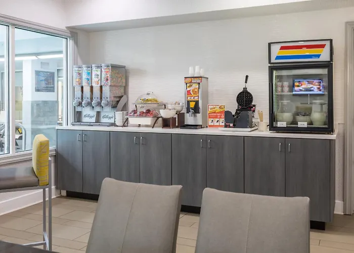 La Quinta Inn & Suites By Wyndham Downtown Asheville