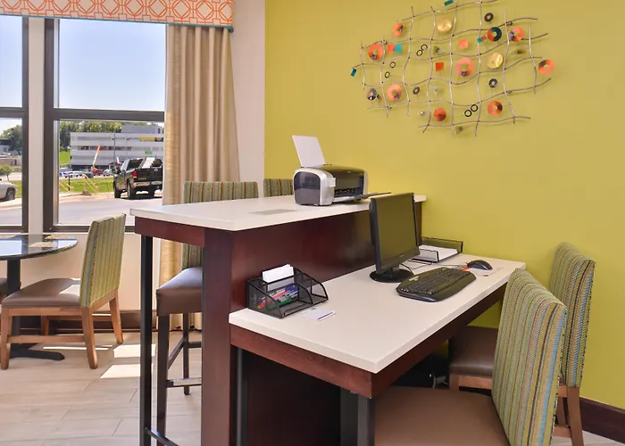 Holiday Inn Express & Suites Central Omaha By Ihg