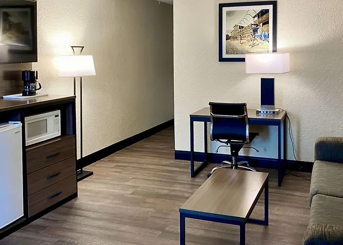 Quality Inn & Suites Airport