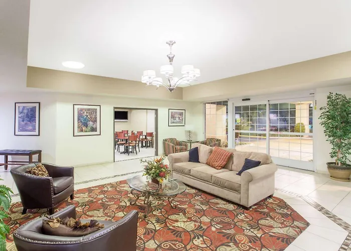 Hotel Ramada By Wyndham Fresno Northwest