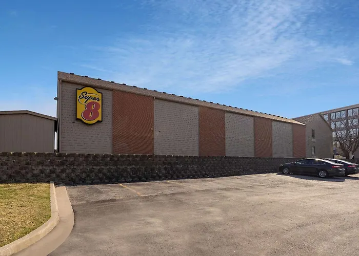 Super 8 By Wyndham Kansas City Airport North