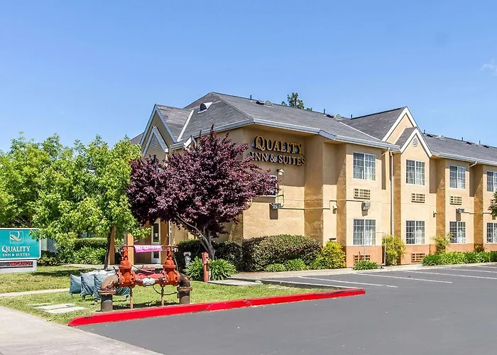 Econo Lodge Inn & Suites Santa Rosa South