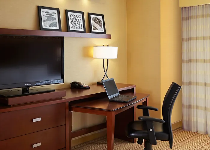 Courtyard By Marriott Los Angeles Lax / Century Boulevard