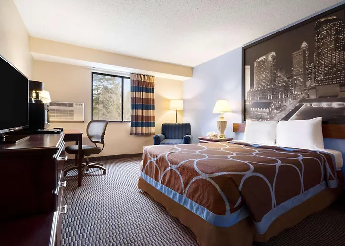 Super 8 By Wyndham Charlotte University