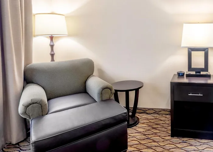 Holiday Inn Milwaukee Airport By Ihg