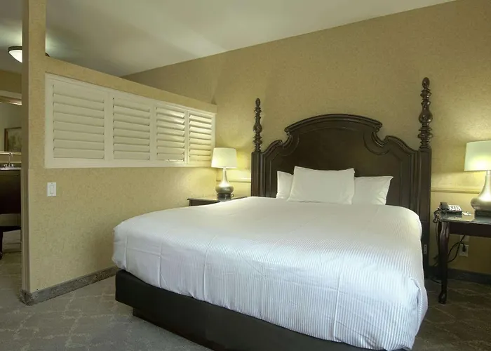 Azure Hotel&Suites Ontario Trademark Collection By Wyndham