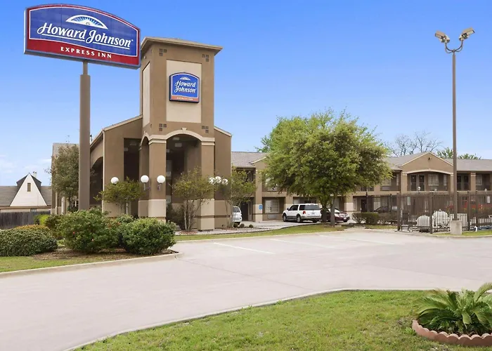 Howard Johnson By Wyndham Grand Prairie Near Lone Star Park