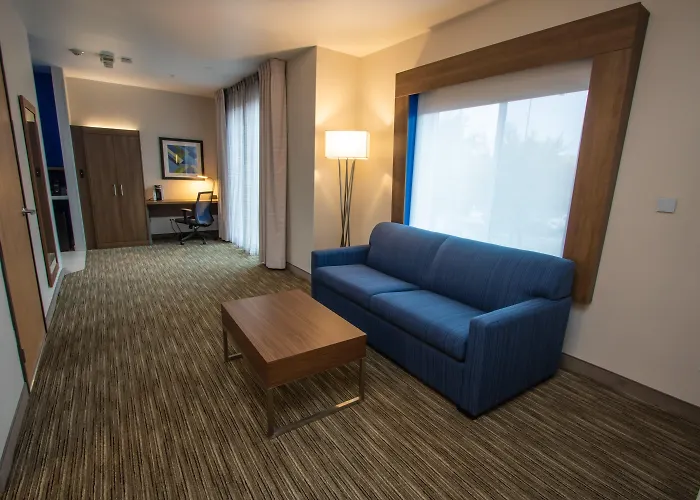 Holiday Inn Express Hotel & Suites Roseville - Galleria Area By Ihg