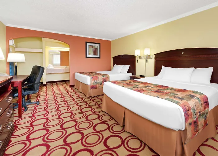 Days Inn By Wyndham Plainview
