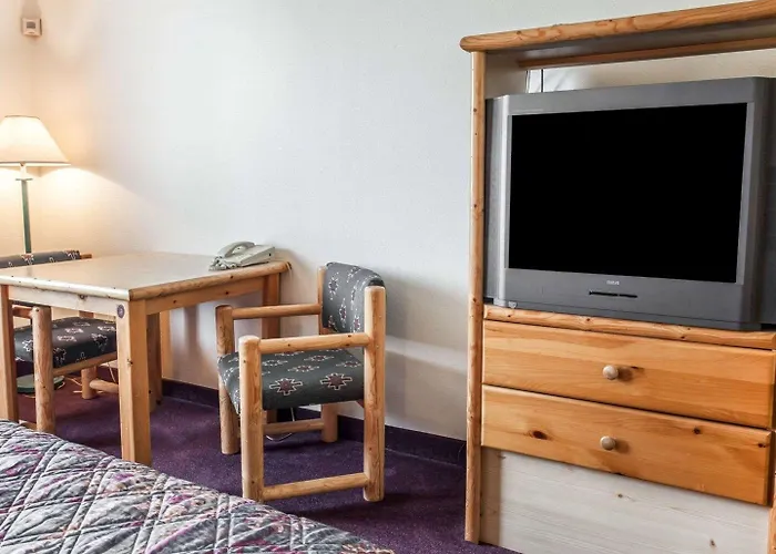Rodeway Inn & Suites