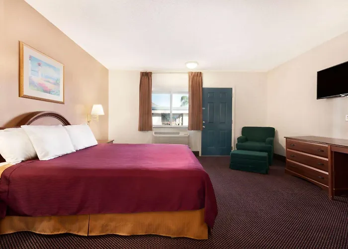 Travelodge By Wyndham Bakersfield