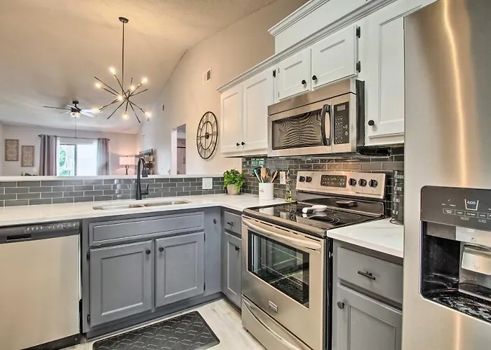 Hinesville Condo: Grill, 4 Mi To Fort Stewart