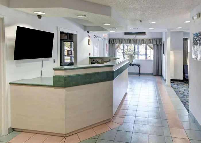 Rodeway Inn & Suites Lewisville I-35