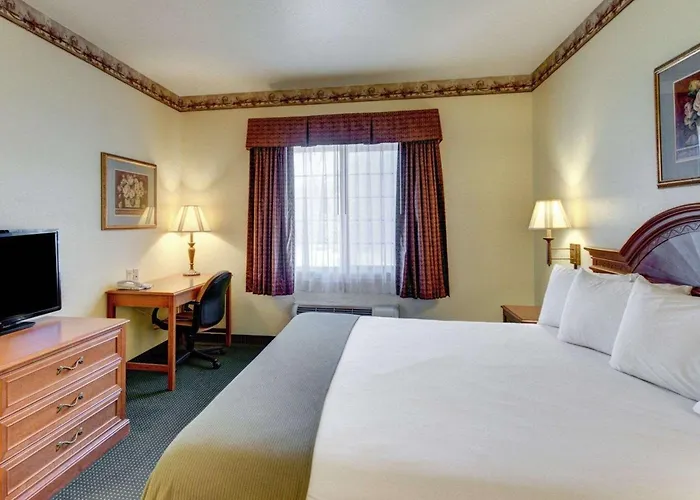 Quality Inn & Suites Glen Rose