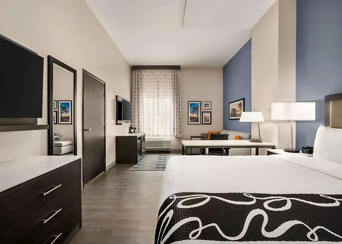 La Quinta Inn & Suites By Wyndham San Bernardino