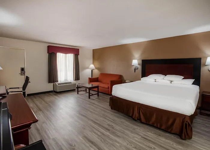 Days Inn & Suites By Wyndham Tyler