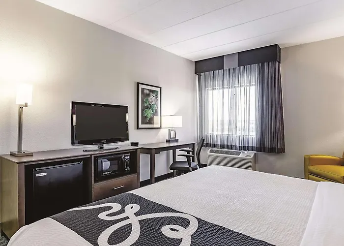 La Quinta By Wyndham Warwick Providence Airport