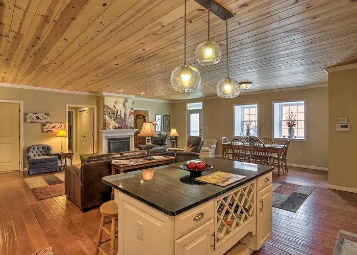 Cheerful Tiffin Digs In The Heart Of Downtown
