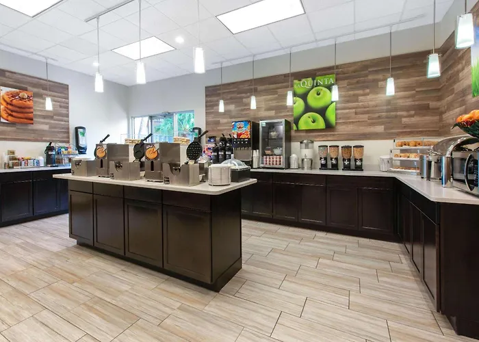 La Quinta By Wyndham Clearwater Central