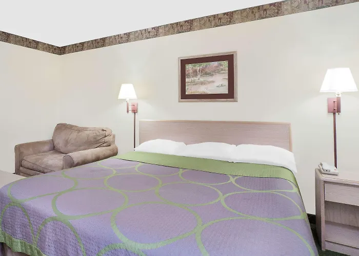 Super 8 By Wyndham Monticello
