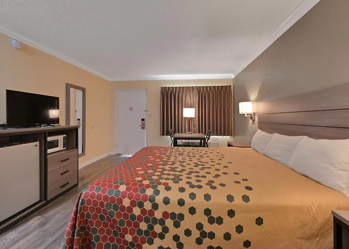 Econo Lodge Woodland Near I-5