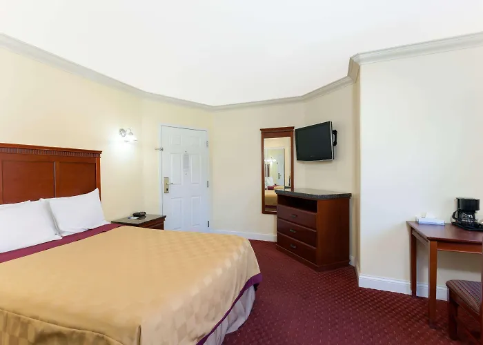 Travelodge By Wyndham Brea