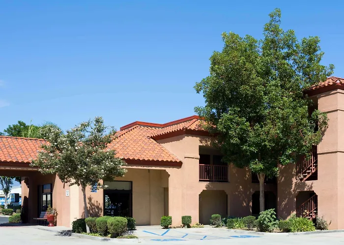 Days Inn By Wyndham Fontana / Rialto