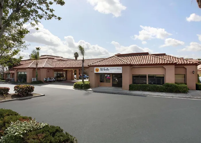Days Inn By Wyndham Fontana / Rialto